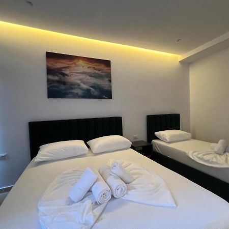 E&L Luxury Apartments Sarandë Buitenkant foto