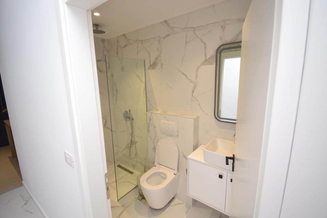 E&L Luxury Apartments Sarandë Buitenkant foto