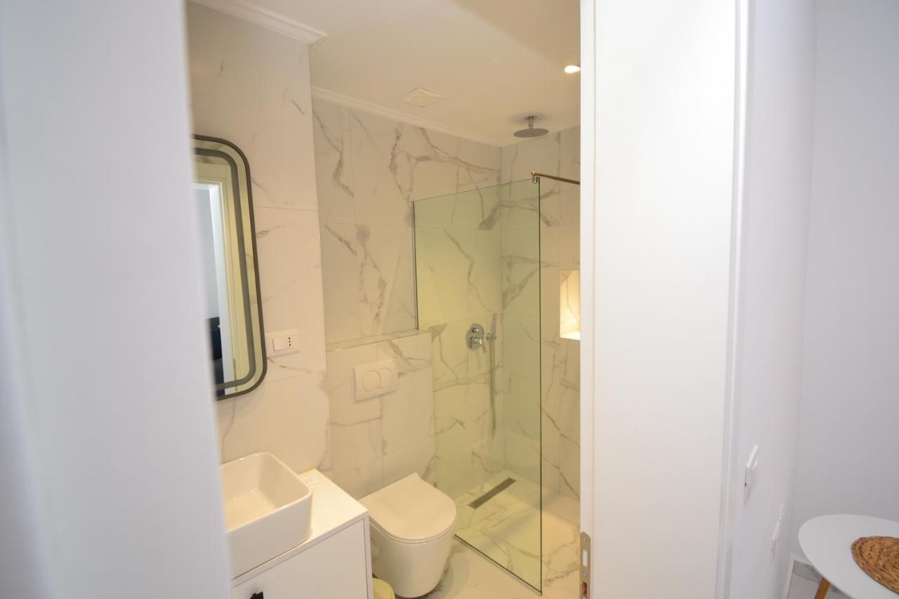E&L Luxury Apartments Sarandë Buitenkant foto