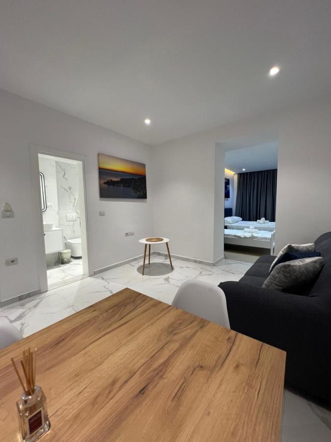 E&L Luxury Apartments Sarandë Buitenkant foto