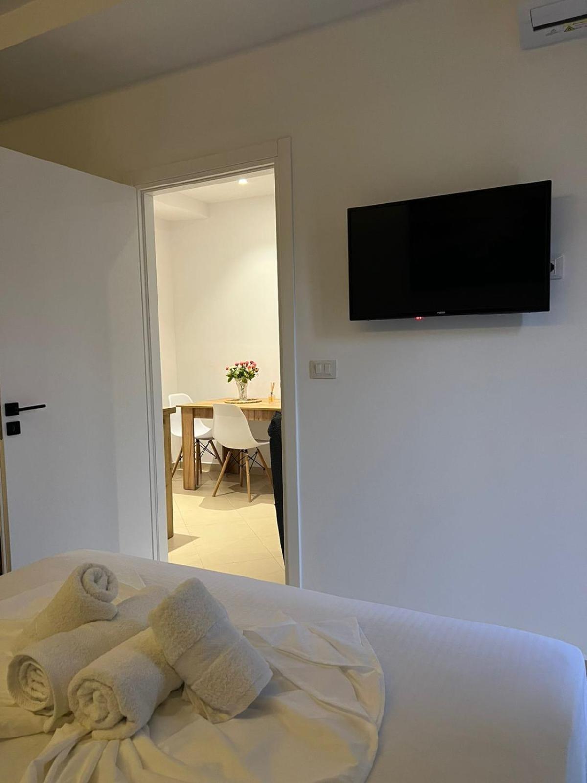 E&L Luxury Apartments Sarandë Buitenkant foto